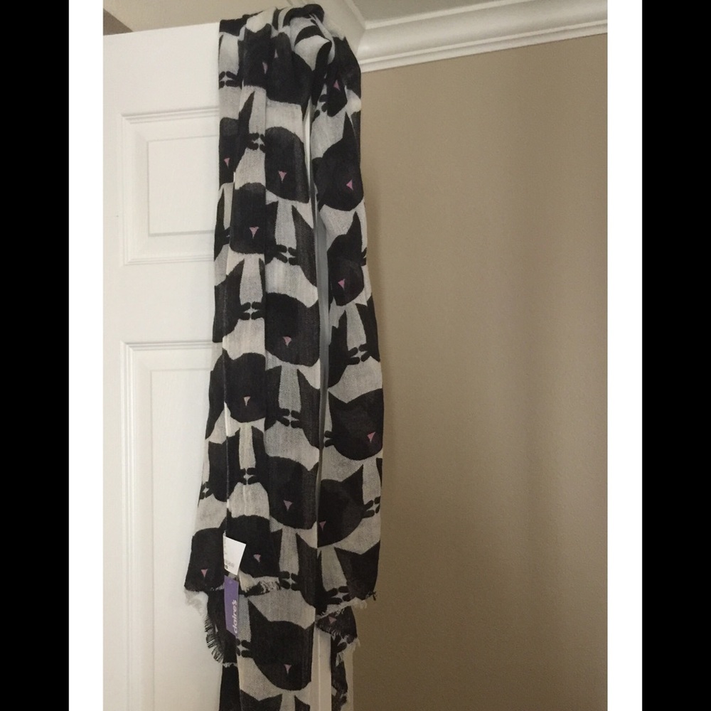 Black kitty scarf.